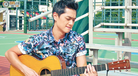 鄭俊弘在新歌中彈結他solo。