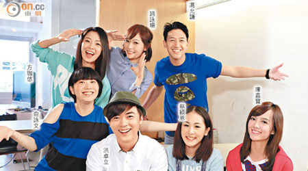 眾年輕演員接受主持人俞詠文訪問，氣氛一流。