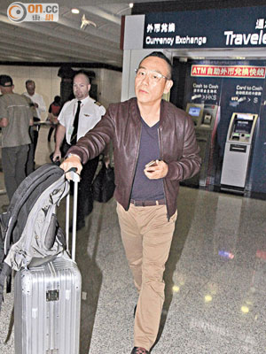 林保怡昨晚飛抵香港，面對父親離世消息心情沉重。