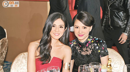 楊采妮與好友李心潔於香港碰面，表現興奮。