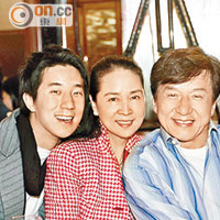 林鳳嬌和成龍透過律師向祖名說父母仍愛他。（資料圖片）