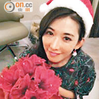 林志玲一身打扮自言似聖誕樹。