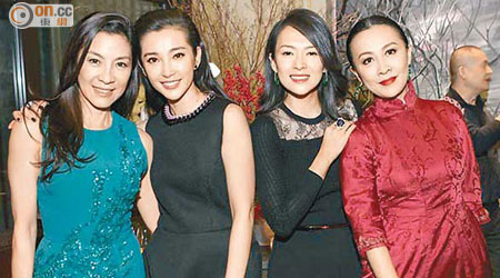 （左起）楊紫瓊、李冰冰、章子怡和劉嘉玲四大美人來個世紀合照。