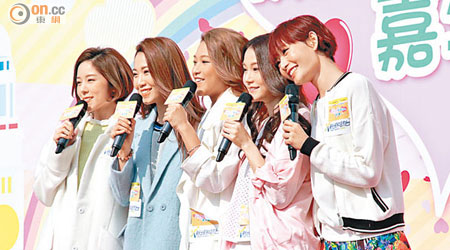 隊長Aka（右）與Super Girls隊員昨日出席嘉年華活動。