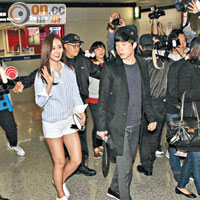 Yuri前晚抵達香港機場時，有大批傳媒採訪。