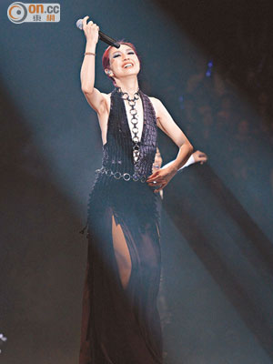 楊千嬅雖患上流感，但在演唱會尾場仍唱出水準。