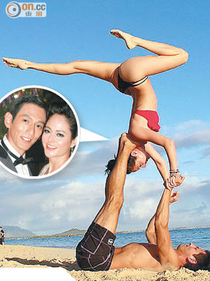 熱愛瑜伽的二人在夏威夷的沙灘上大玩高難度巴黎鐵塔反轉再反轉的動作。