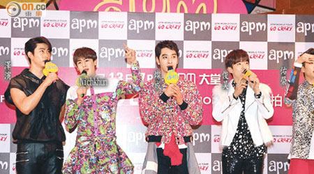 2PM昨晚五缺一現身，引近千粉絲逼爆商場。