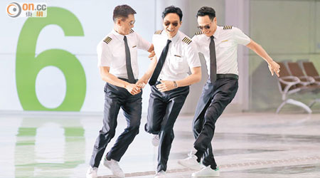 由三大型男古天樂（左起）、張智霖、吳鎮宇主演的《衝》片票房大收旺場。