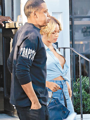 Beyonce前天與丈夫Jay Z外出撐枱腳時洩春光。（東方IC圖片）