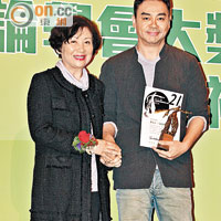 鮑起靜頒獎予影帝劉青雲。
