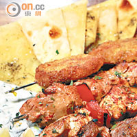 Mixed Grill集特色燒烤魚餅、牛肉、羊肉串燒、醬汁以及薄餅於一身。