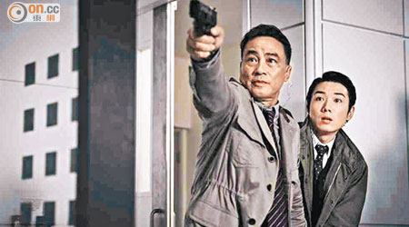 在新片中飾演好警察的任達華，與蔡瀚億（右）有不少對手戲。
