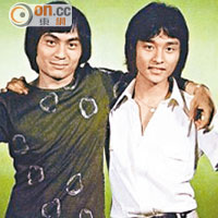鍾偉強於1977年參加歌唱比賽，曾擊敗張國榮奪冠。