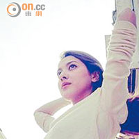 陳凱琳在網上晒靚人配美景。