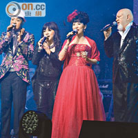 魯振順（左起）、露雲娜、方伊琪和聶安達於演唱會尾聲大合唱。