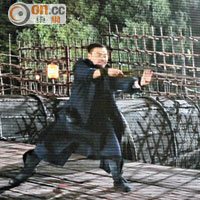劉青雲在片中揮舞長鞭。