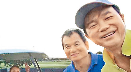 患胰臟瘤的黎瑞恩與緋聞富商男友鄭應南齊齊打Golf。