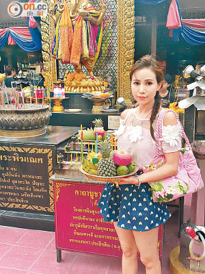 仙樂都日前到泰國拜神求大眾緣。