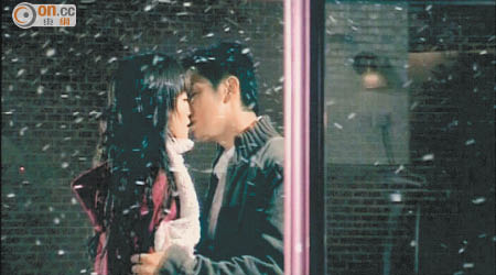 Don與Mandy曾在MV中親吻。