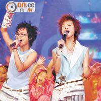 李宇春（中）成為2005年超女冠軍，周筆暢（左）亞軍，季軍是張靚穎。