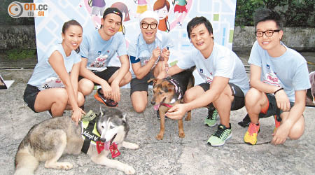 鄭融（左一）和樂隊Dear Jane參與慈善跑，為流浪狗籌款。