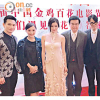 （左起）：王梓軒、陳靜、盛君、黃百鳴、林家棟 <br>眾人很開心電影奪得「民族電影特別貢獻獎」。