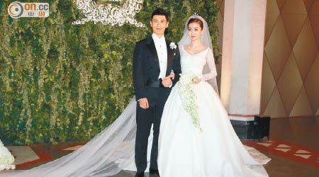 黃曉明豪擲一億迎娶Baby，Baby昨晚戴有百年歷史的后冠出嫁。