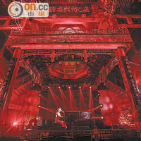 G.E.M.在北京的一級古蹟「正乙祠」舉行新專輯發布會。