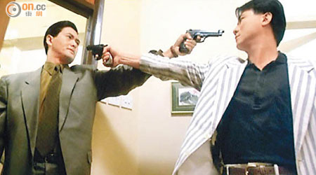 周潤發（左）與李修賢於《喋》片持槍對峙一幕，叫人難忘。