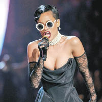 Rihanna宣布不參與VS騷。