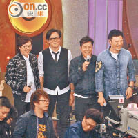 彭健新（左起）、陳友、譚詠麟和鍾鎮濤在節目大唱經典歌。