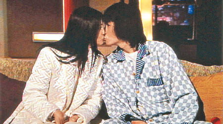 黃子華和鄭裕玲在劇中的「世紀之吻」長達30秒。