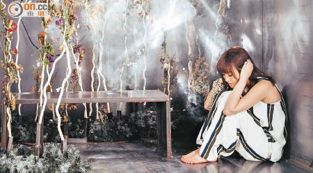 林欣彤的歌曲《金剛圈》歌詞，描述她情緒困擾時的心態。