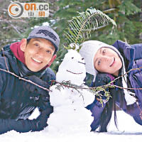 夫婦倆在溫哥華度冰雪之旅，堆小雪人重拾童真。