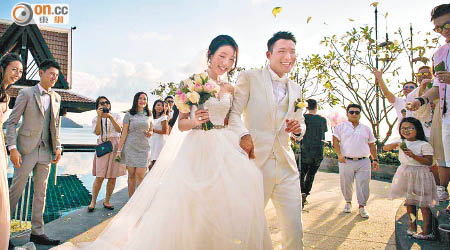 黃倩婷與老公在蘇梅島結婚。