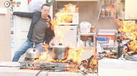 歐陽震華昨日開工拍攝廚房火燭戲，他大爆年初一在寓所樓下遇火警，還被他撲救了！