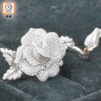Rose白金鑽石立體玫瑰花造型戒指 $209,000