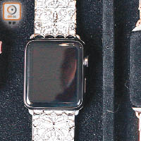 Chandelier<br>白金鑽石手機腕錶帶　$202,000