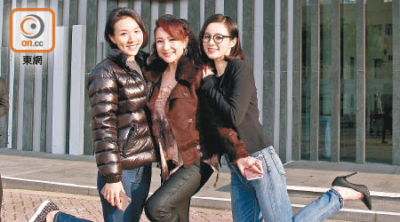 黃倩婷（左起）、李菁與呂晶晶三屆亞姐聚首攬到實。