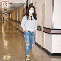 劉美娟昨日到醫院探盧大偉，離開時另走秘道。