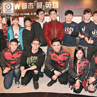 溫家偉（前排左二）昨晚率眾藝人出席首映禮。
