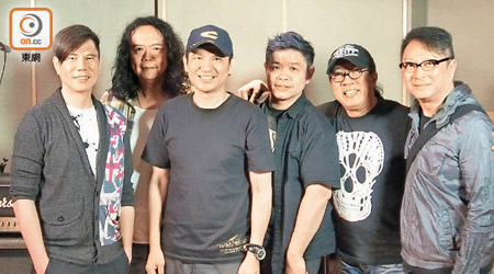 葉世榮（左三）與太極樂隊為演唱會綵排。