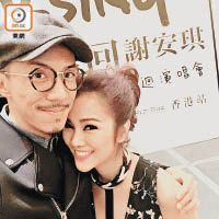 張繼聰扮粉絲上載與老婆的Sweet爆自拍照。