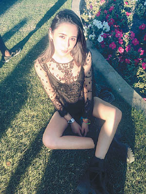 名媛程穎婕穿上透視裝出席Coachella音樂節。