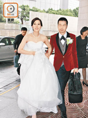 湯振玲與任職中國3D數碼娛樂執董的周世豪昨日結婚。
