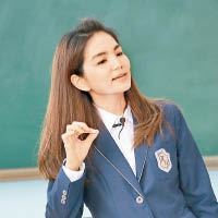 Ella有份與鹿晗合作拍攝《我去上學啦》。