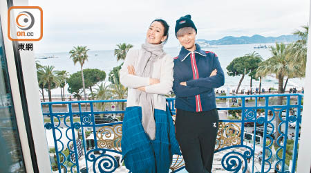 前日抵達康城的李宇春（右）巧遇女星鞏俐。