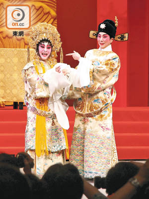 陳寶珠（右）與梅雪詩演出冇甩轆，全靠平日勤力練習。