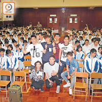 張惠雅、羅孝勇及組合spACE大受學生歡迎。